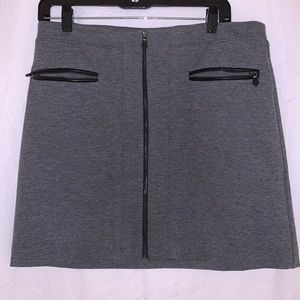 White House black market zip skirt in grey size 8
